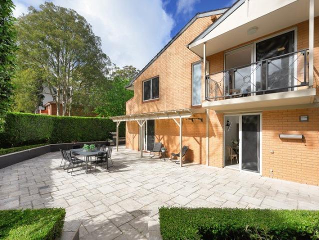 Townhouse for sale in Lower North Shore, Sydney