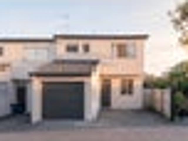 Townhouse for sale in Paremoremo, Oroua County
