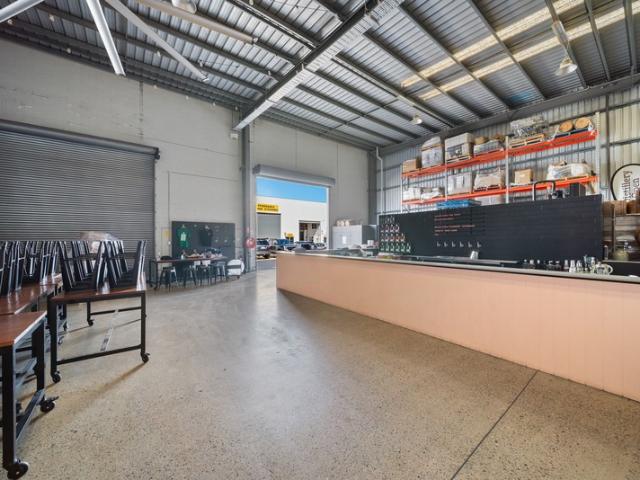 Warehouse for rent in Biggera Waters, Gold Coast City