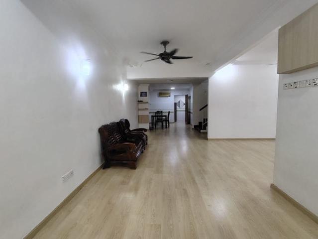 Terraced House for sale in Malaka