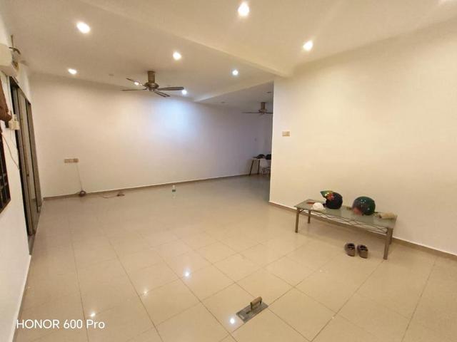 Terraced House for sale in Malaka