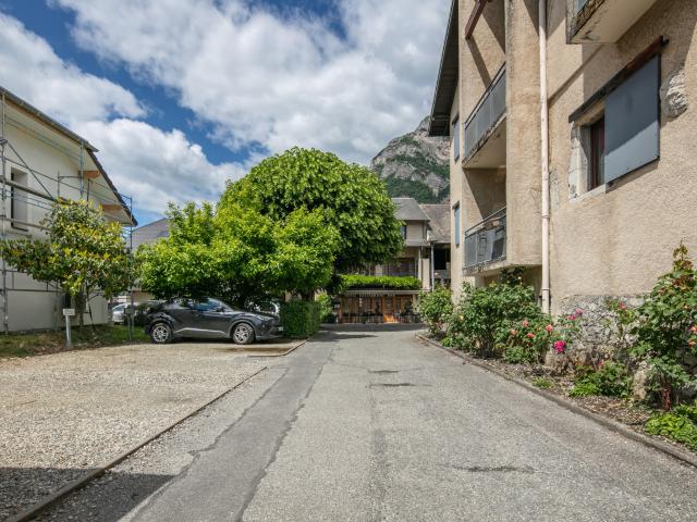 Garage vente à Chambéry, Les Marches