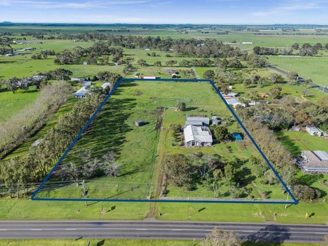 House for sale in Mortlake, Victoria