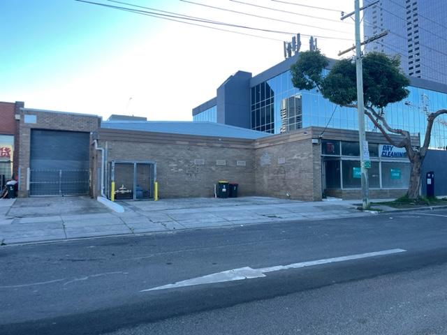 Showroom for rent in Box Hill