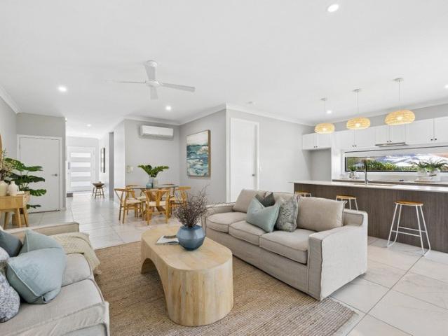 Duplex for sale in Paradise Point, Gold Coast City