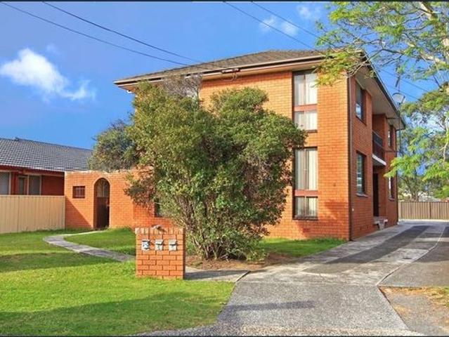 Townhouse for rent in Wollongong West, New South Wales