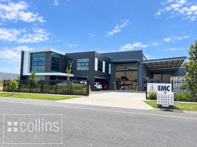 Warehouse for rent in Summit Business Park, Melbourne