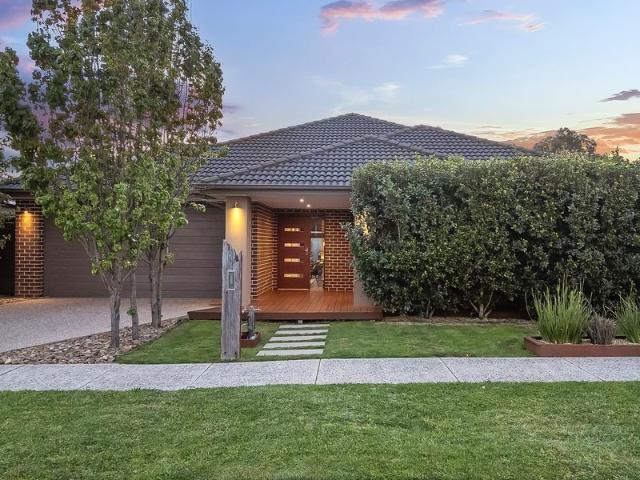 House for sale in Clyde, Victoria