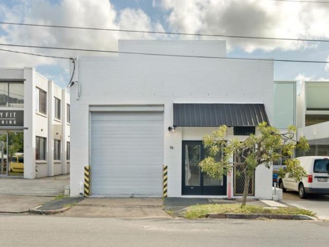 Warehouse for rent in Toombul, Queensland
