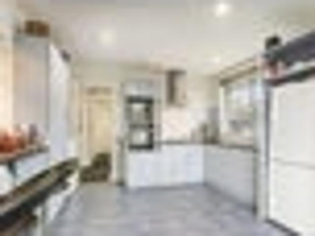 Apartment for sale in Chaslands, Canterbury