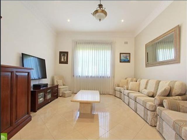 House for rent in Wollongong West, New South Wales
