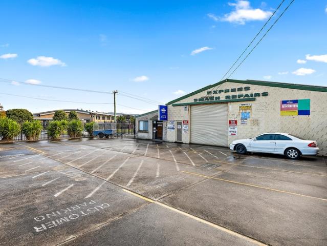 Warehouse for sale in Oak Flats Dc, New South Wales