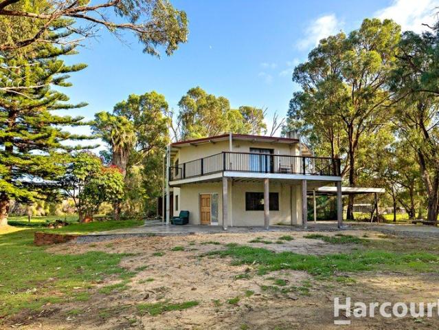 Cottage for sale in Lake Clifton, Western Australia