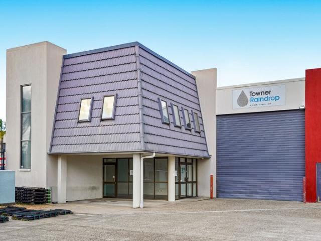 Warehouse for rent in Toombul, Queensland