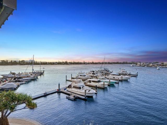Apartment for sale in Paradise Point, Gold Coast City