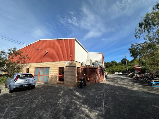 Warehouse for rent in Wollongong West, New South Wales