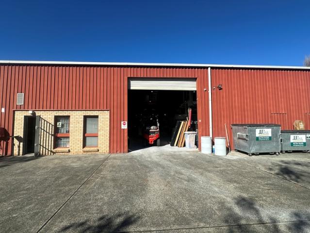 Warehouse for rent in Wollongong West, New South Wales