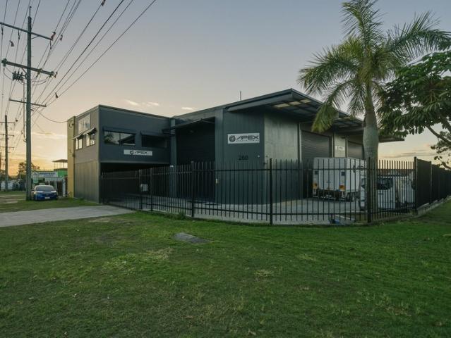 Warehouse for rent in Toombul, Queensland