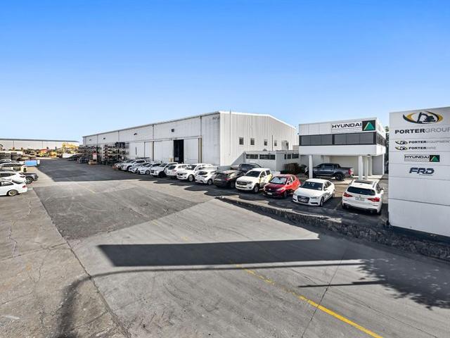 Warehouse for rent in Toombul, Queensland