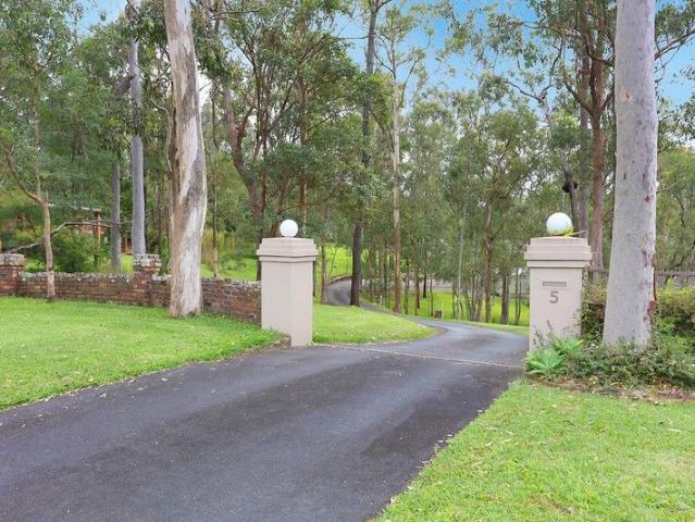 Cottage for sale in Gold Coast, Gold Coast West
