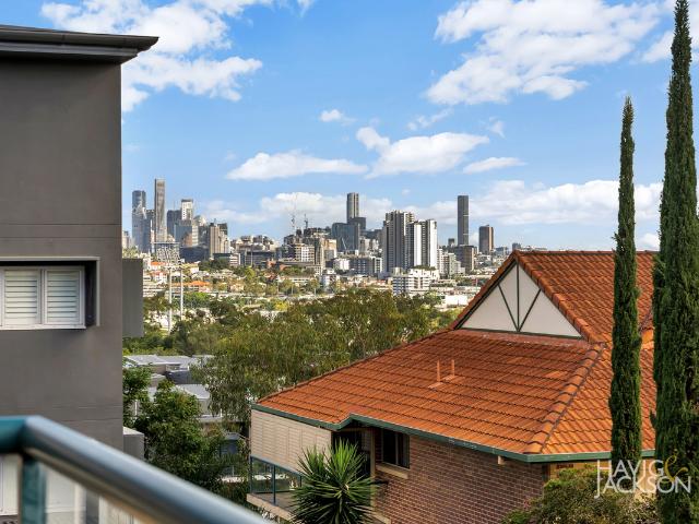 Townhouse for sale in Toombul, Queensland