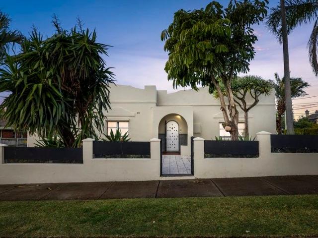 House for sale in Burwood