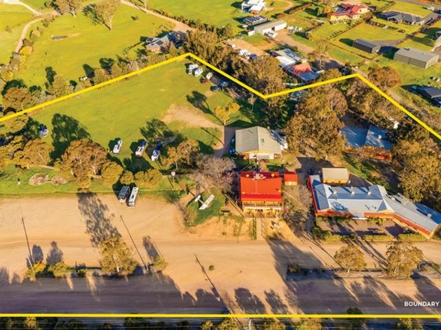 Townhouse for sale in Table Top, New South Wales