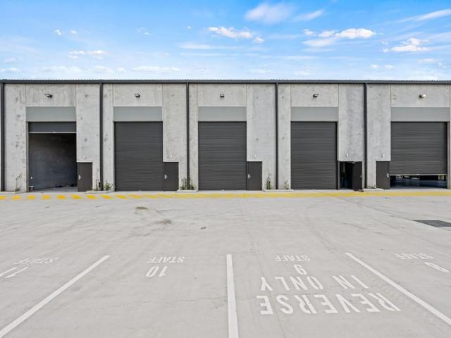 Warehouse for rent in Toombul, Queensland