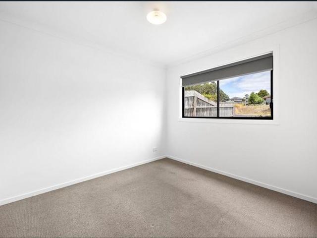 Granny Flat for rent in Churchill, Victoria