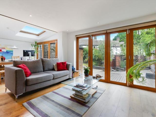 Apartment for rent in Belsize Park, Greater London