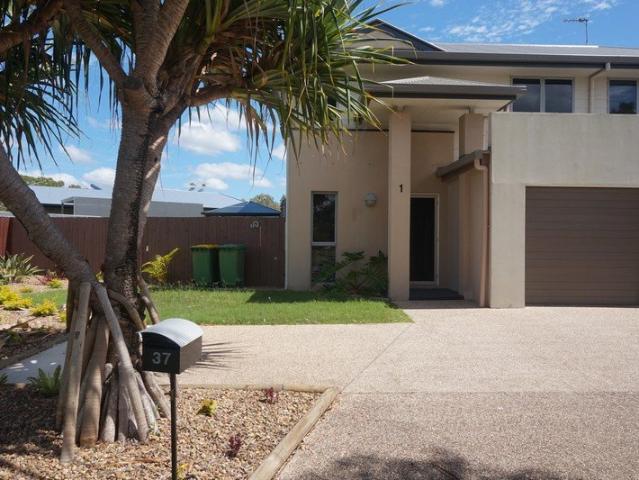 Townhouse for sale in Cooloola Cove