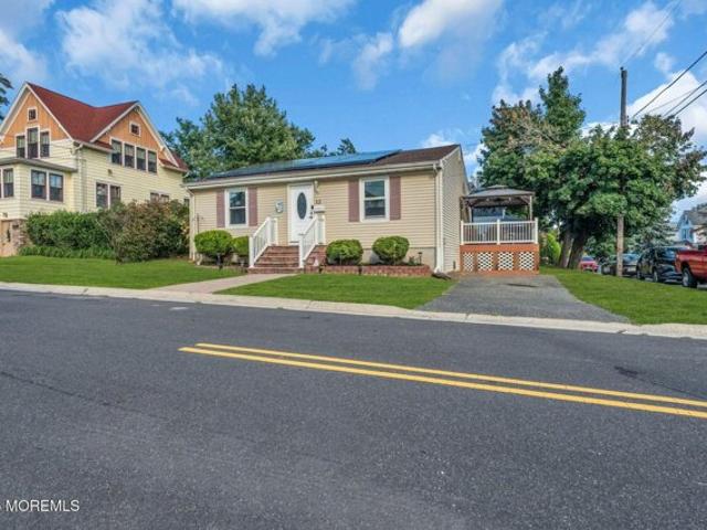 House for sale in Leonardo, Middletown Township