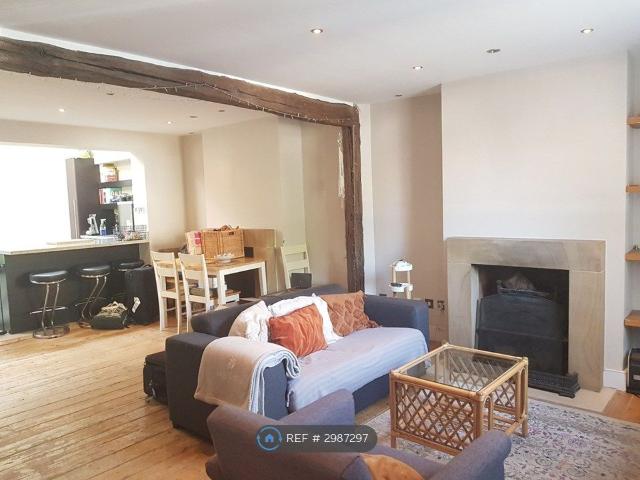 House for rent in Whetstone, Greater London