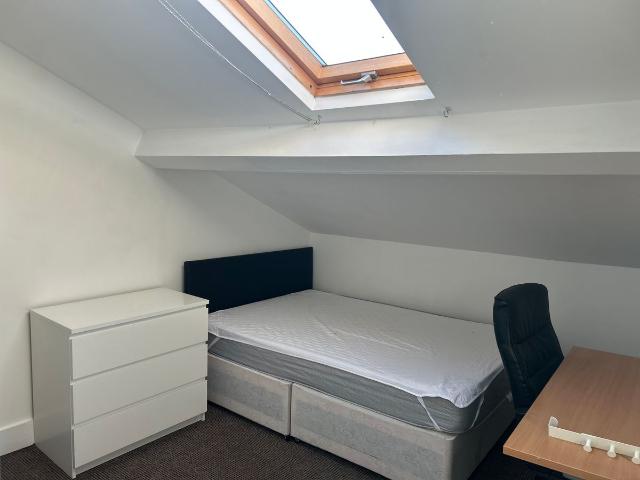 Room for rent in Calderstones