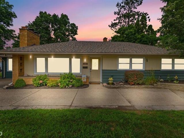 House for sale in Mount Clemens