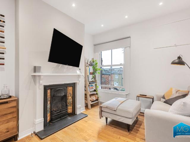 Apartment for rent in Ferme Park, Greater London