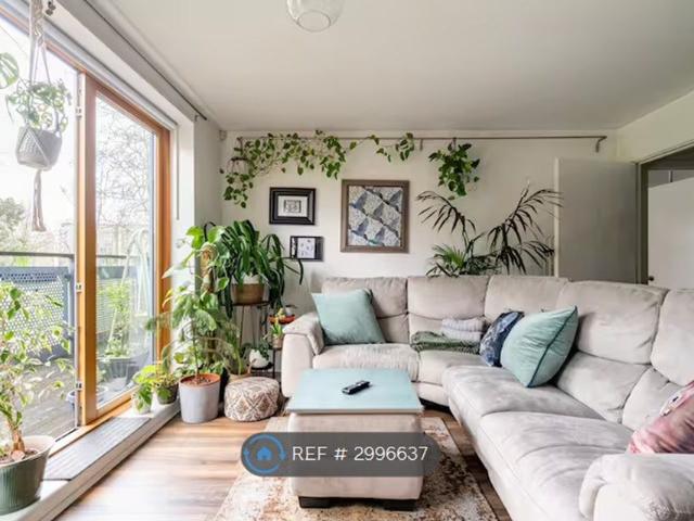 Apartment for rent in Mile End, Greater London