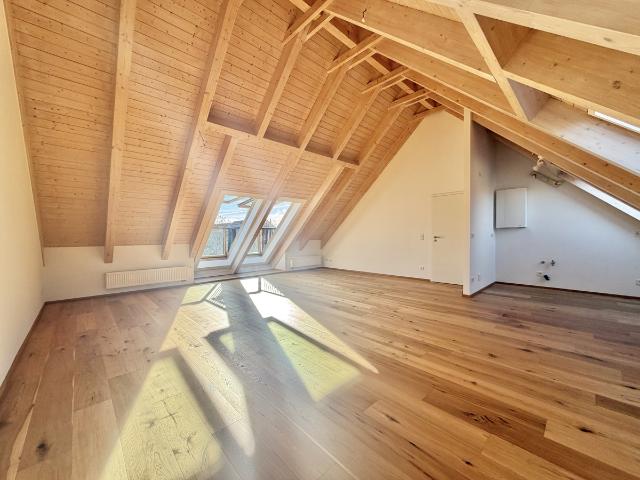 Dachgeschosswohnung kaufen in Augsburg, Bayern