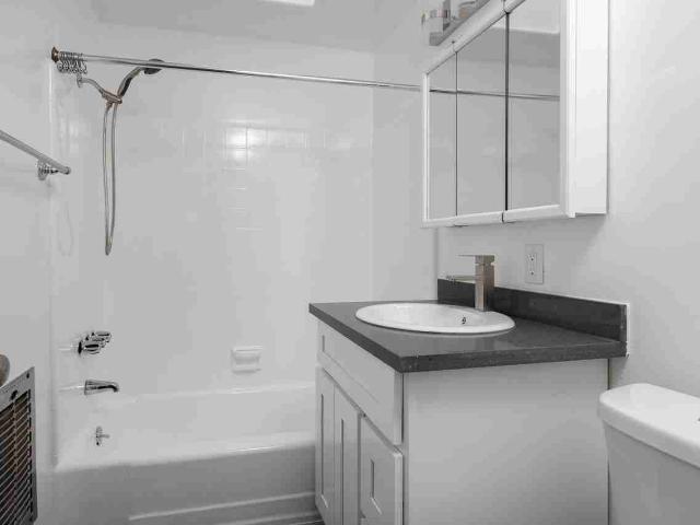 Apartment for rent in Canoga Park, California