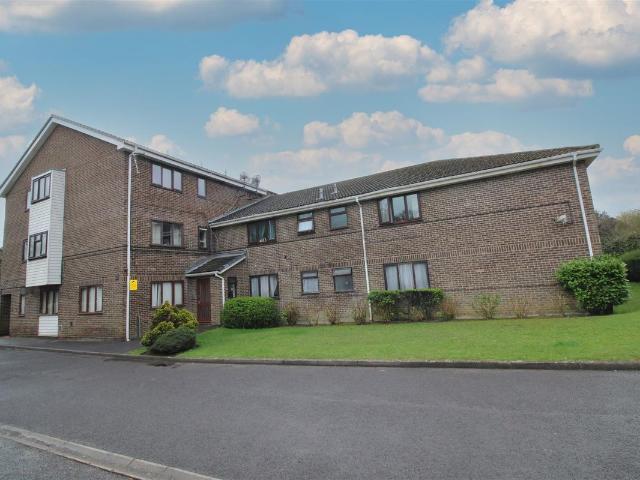 Studio for rent in Southgate, Crawley