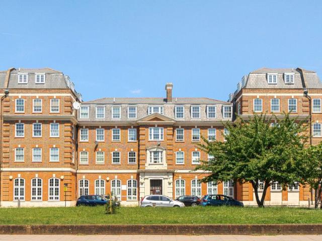 Apartment for rent in Horn Park, Greater London