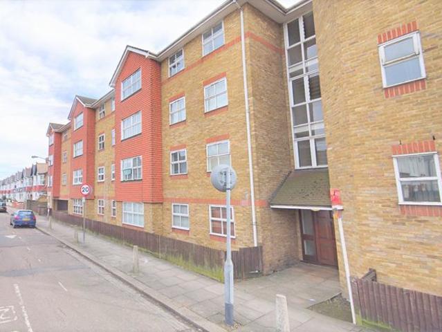 Apartment for rent in London Borough of Merton, Greater London