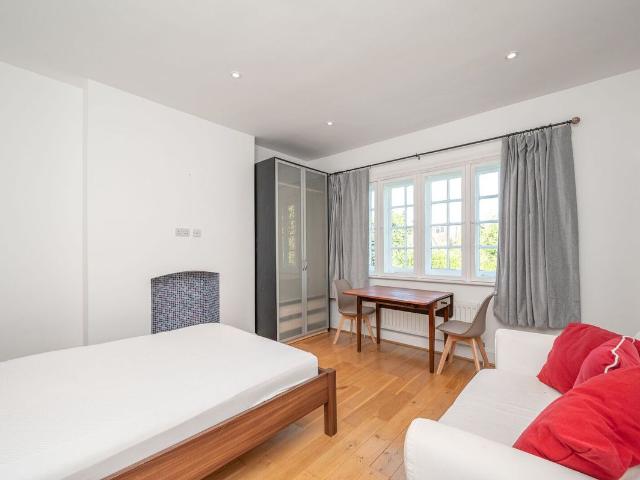 Studio for rent in Temple Fortune, Greater London