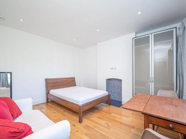 Apartment for rent in Temple Fortune, Greater London
