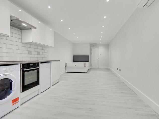 House for rent in Temple Fortune, Cat Hill