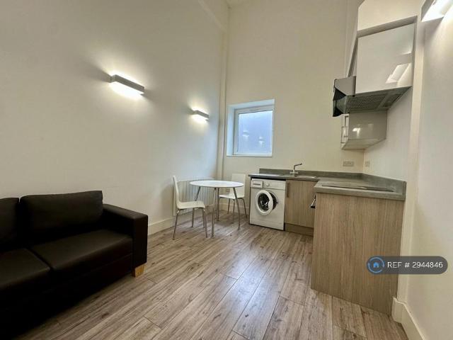 Apartment for rent in Stamford Hill, Greater London