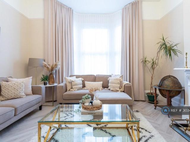 Apartment for rent in Stamford Hill, Greater London