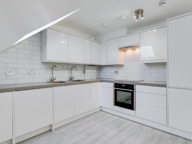 Apartment for rent in Temple Fortune, Greater London