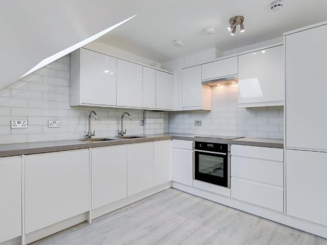 Apartment for rent in Temple Fortune, Greater London
