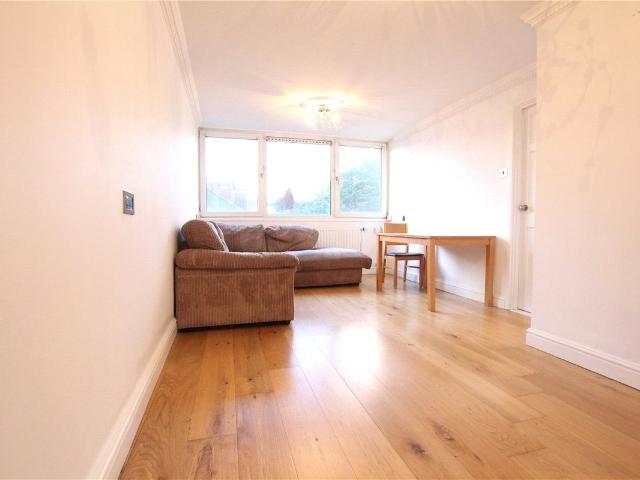 House for rent in Woodford, Greater London